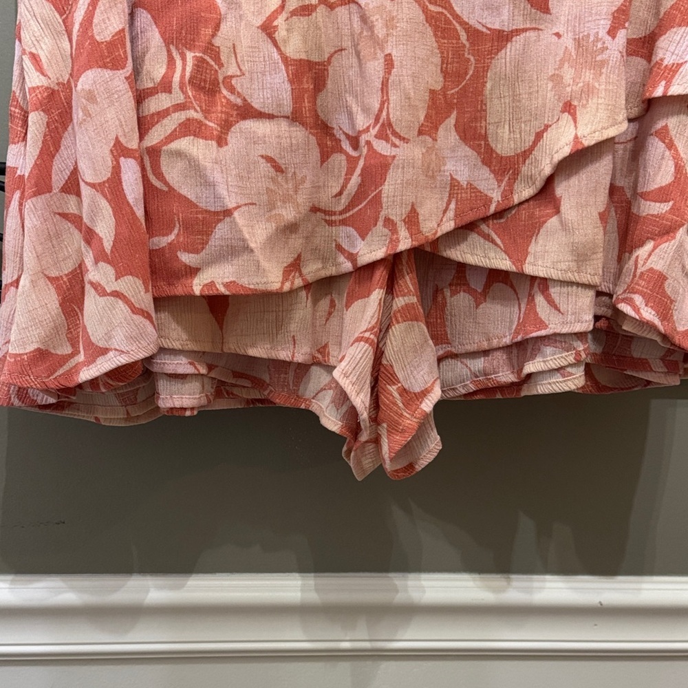 Torrid Coral and Cream Floral Skort 2 - Picture 6 of 11